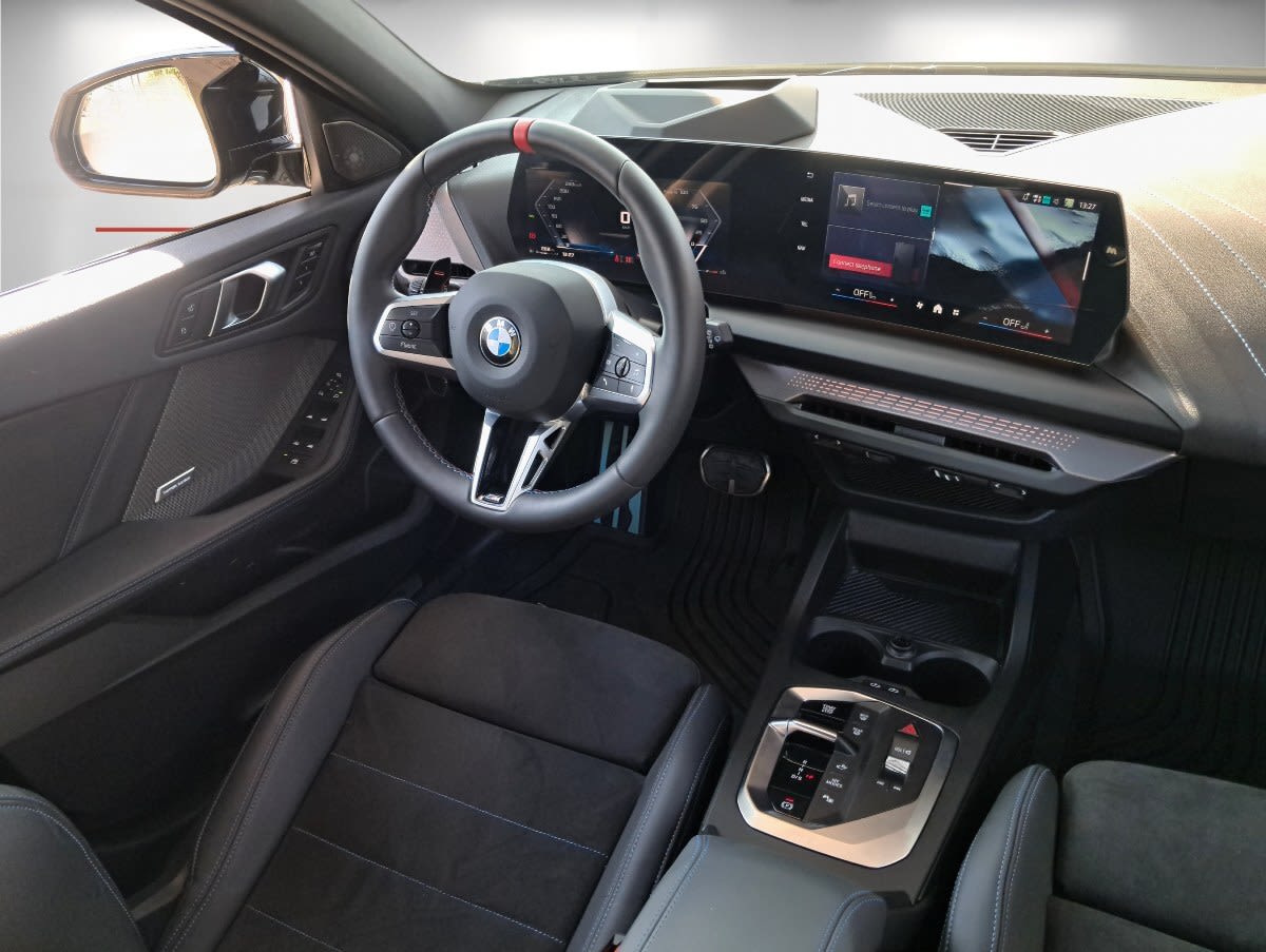 2025 BMW M135 XDRIVE Gris - Miniatura 5