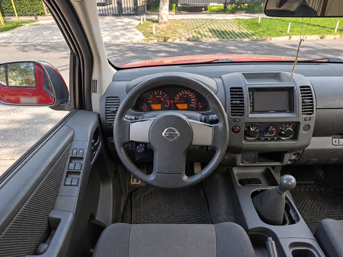 2014 Nissan Navara 4X2 Rojo - Miniatura 10