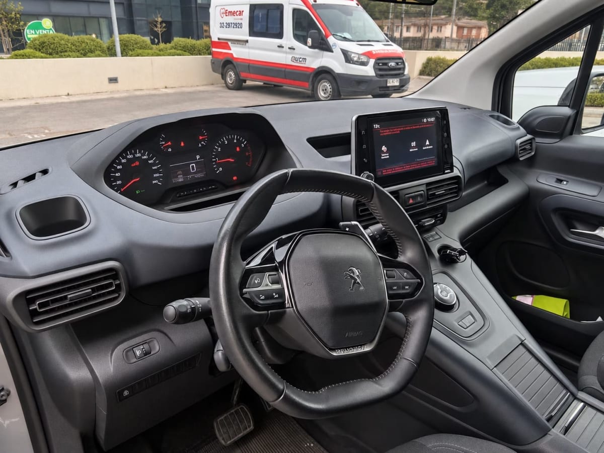 2023 Peugeot Rifter 130 Gris - Miniatura 6
