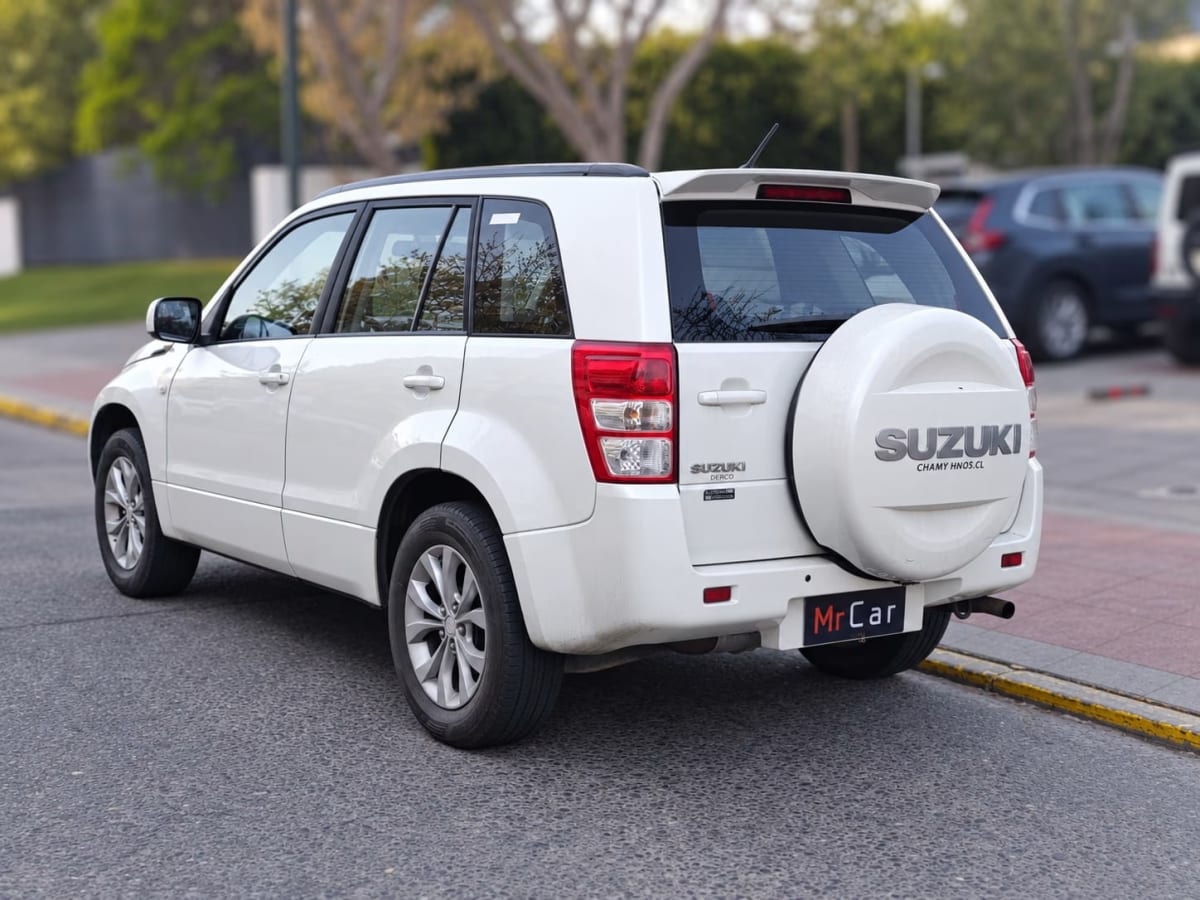 2018 Suzuki Grand Nomade GLX Blanco - Miniatura 4