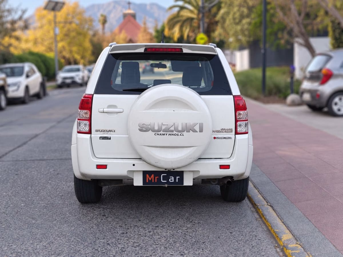 2018 Suzuki Grand Nomade GLX Blanco - Miniatura 5