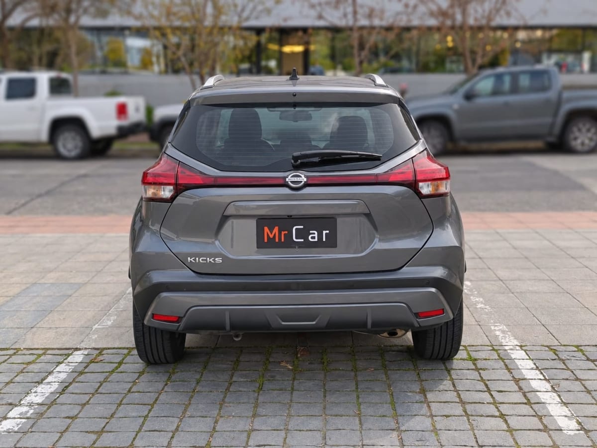 2024 Nissan Kicks Gris - Miniatura 5