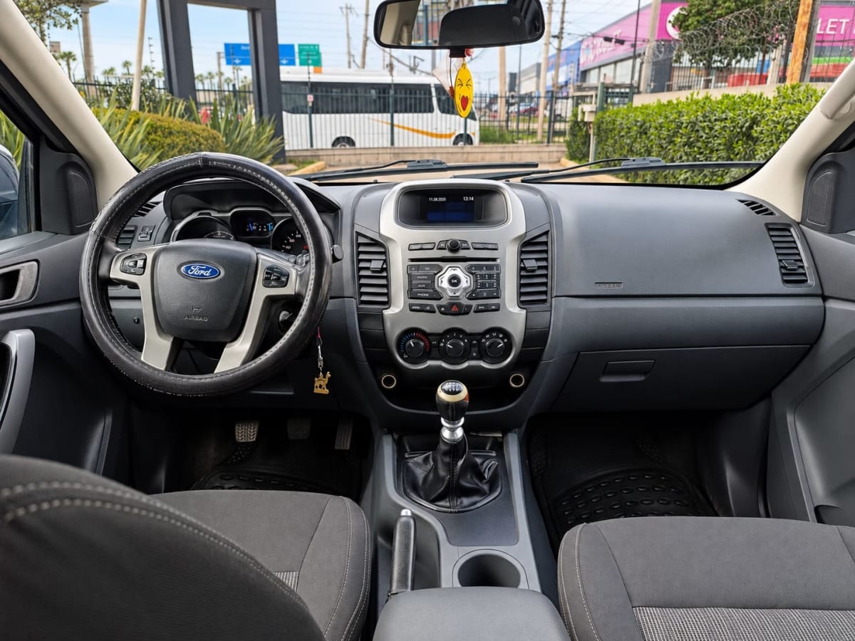 2014 Ford Ranger Negro - Miniatura 7