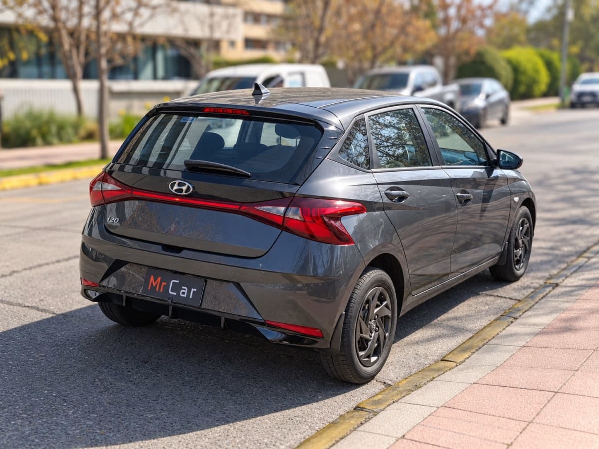 2023 Hyundai I20 Gris - Miniatura 4