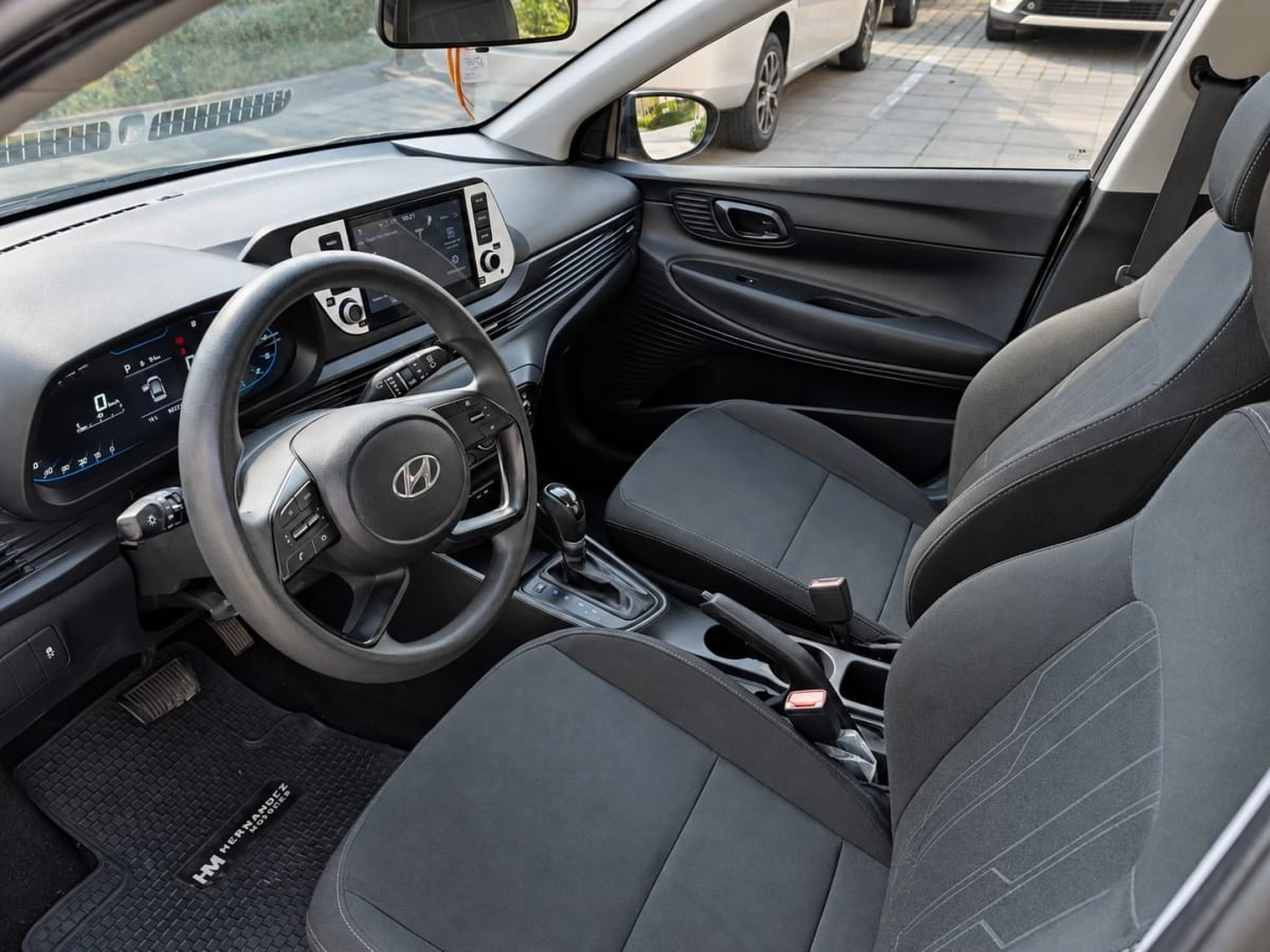2023 Hyundai I20 Gris - Miniatura 6