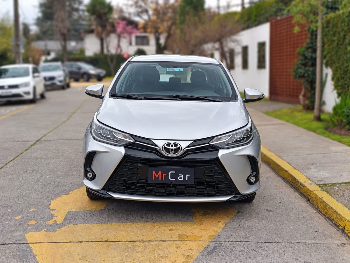 2022 Toyota Yaris Sport S Gris - Imagen 1
