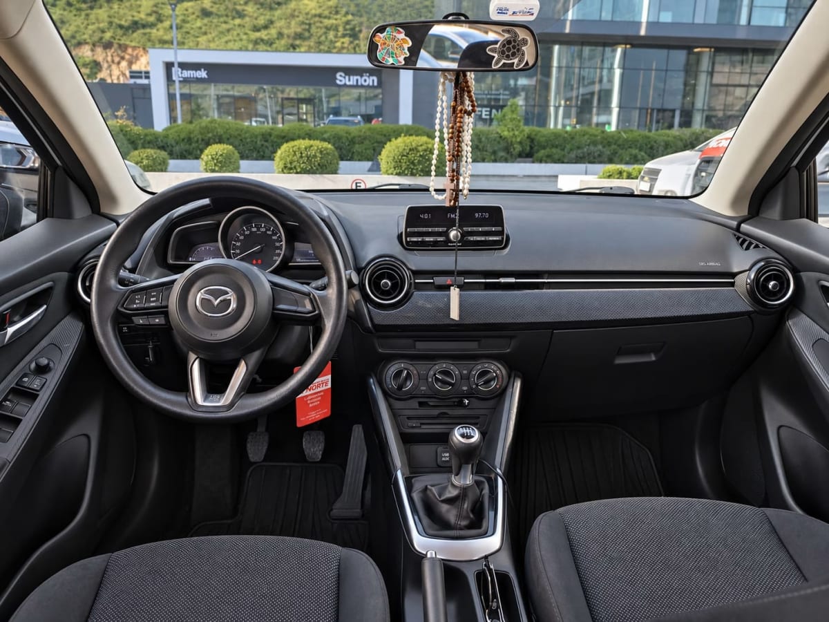 2020 Mazda 2 Sedan Blanco - Miniatura 8
