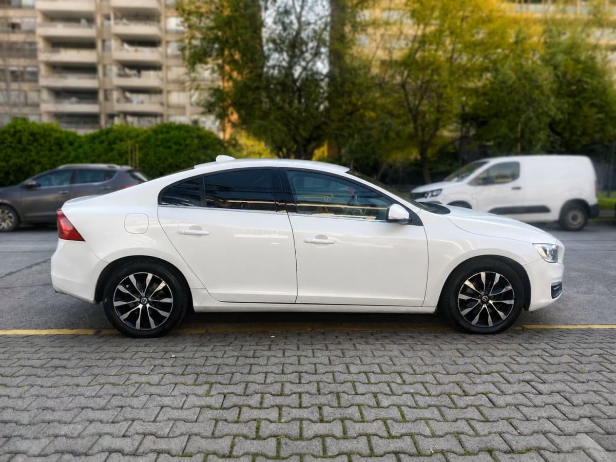2018 Volvo S60 Blanco - Miniatura 3
