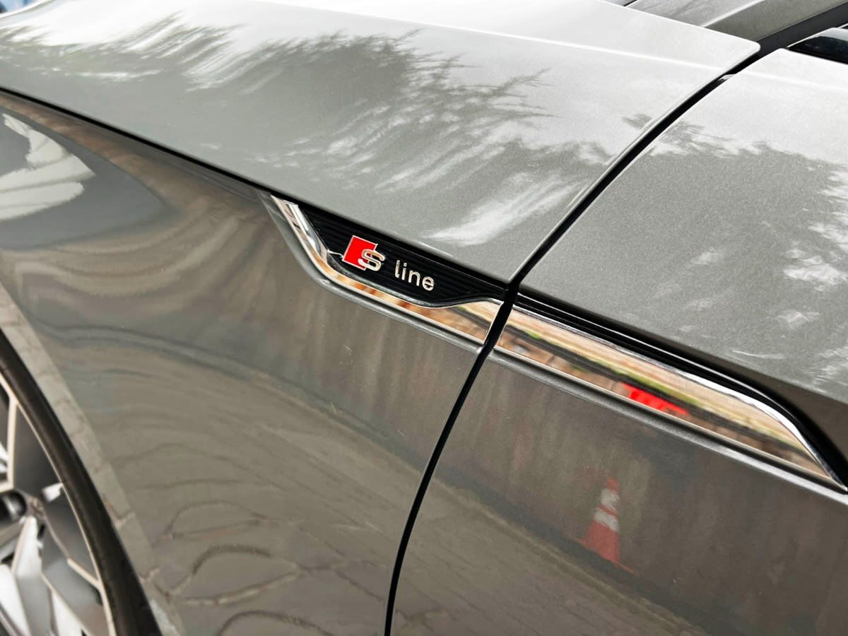 2024 Audi A5 COUPE Gris - Miniatura 9
