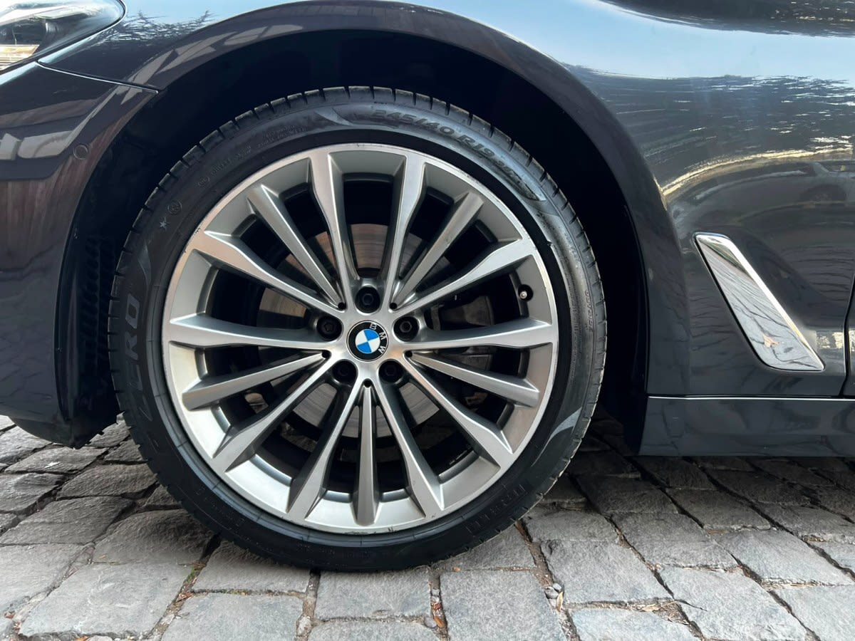 2022 BMW 520 D Negro - Miniatura 9