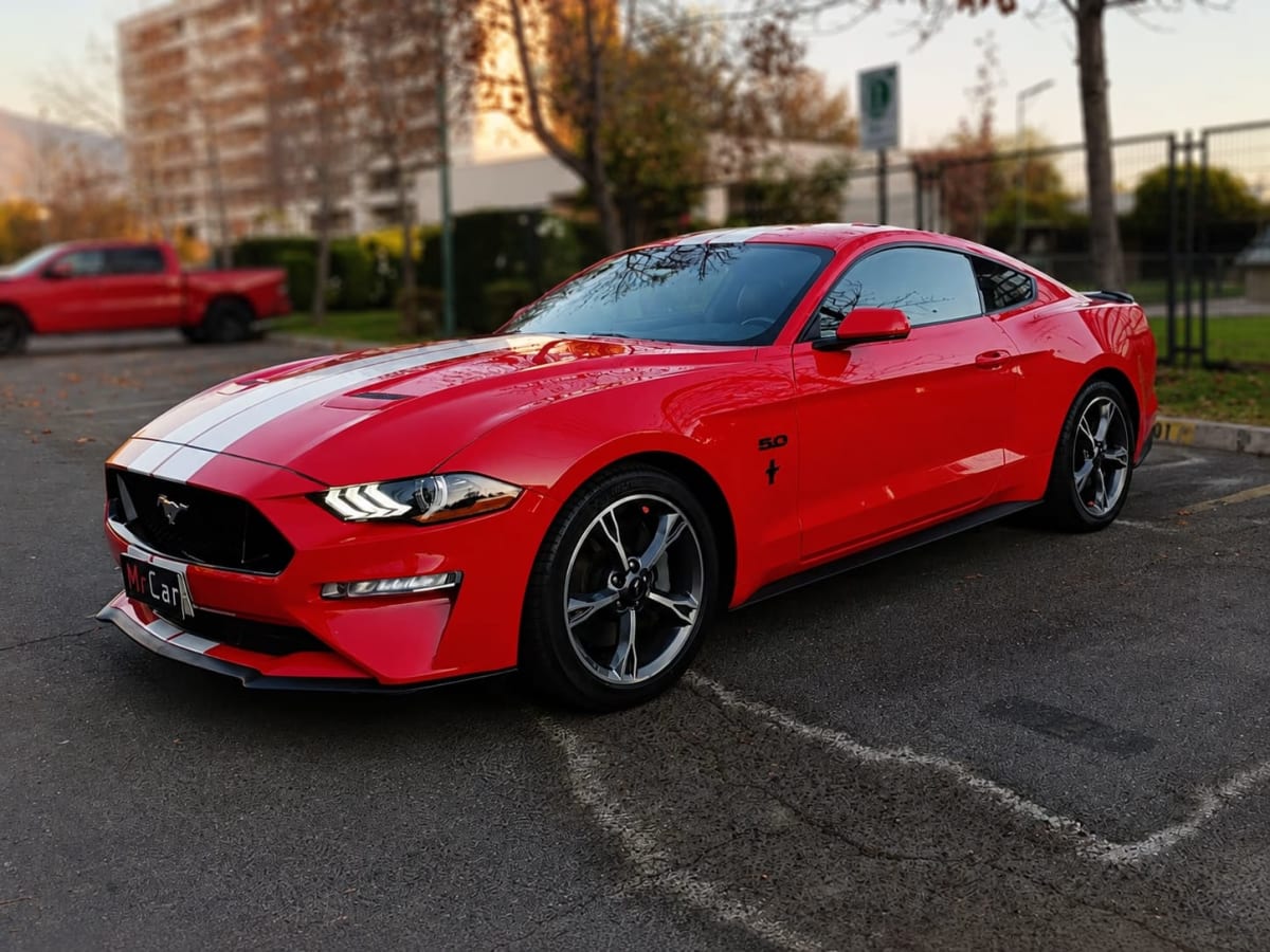 2022 Ford Mustang 5.0 Rojo - Miniatura 2