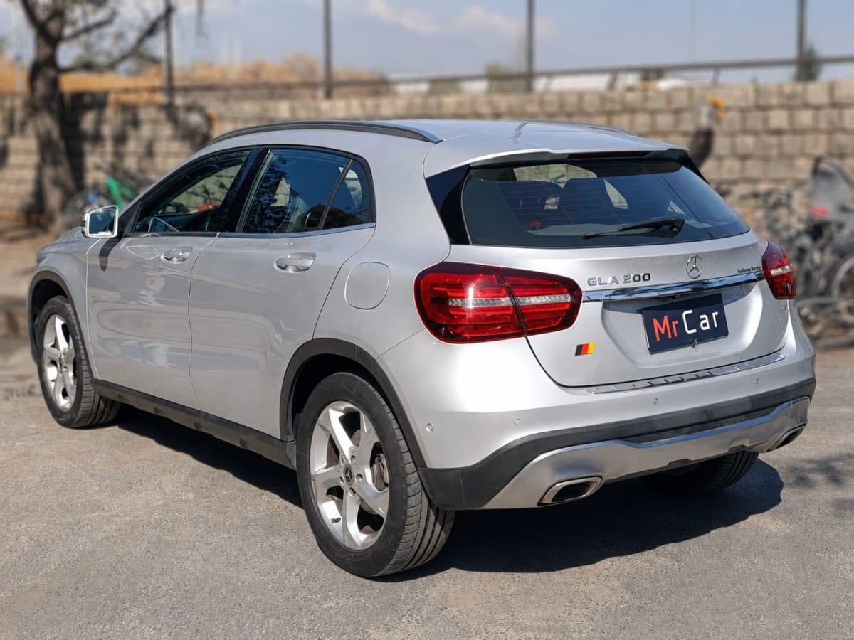2020 Mercedes-Benz Gla 200 HB Plata - Miniatura 4
