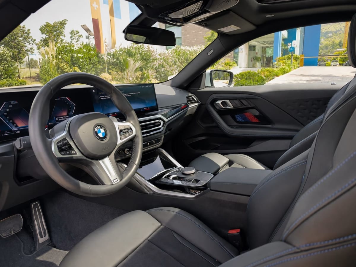 2024 BMW 220 Sport Gris - Miniatura 6