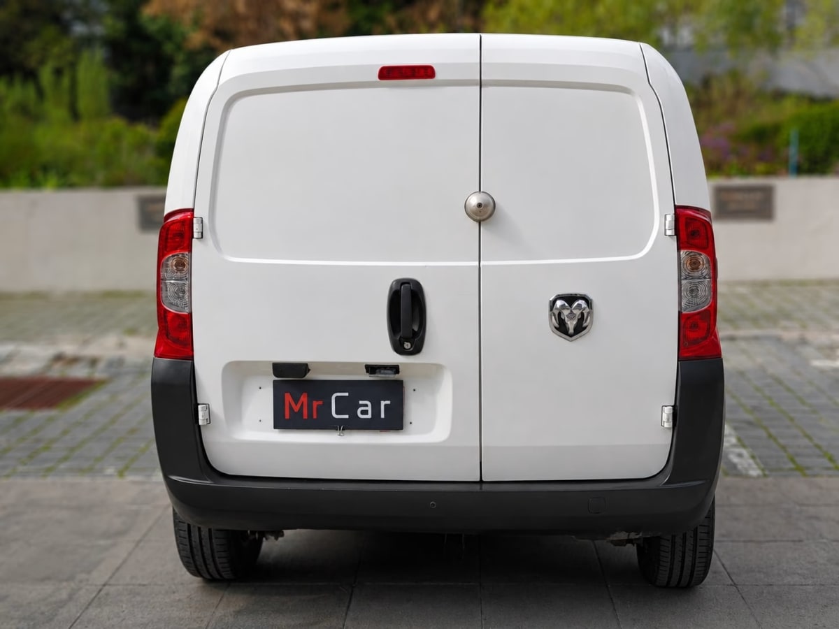 2023 RAM V700 City Blanco - Miniatura 5