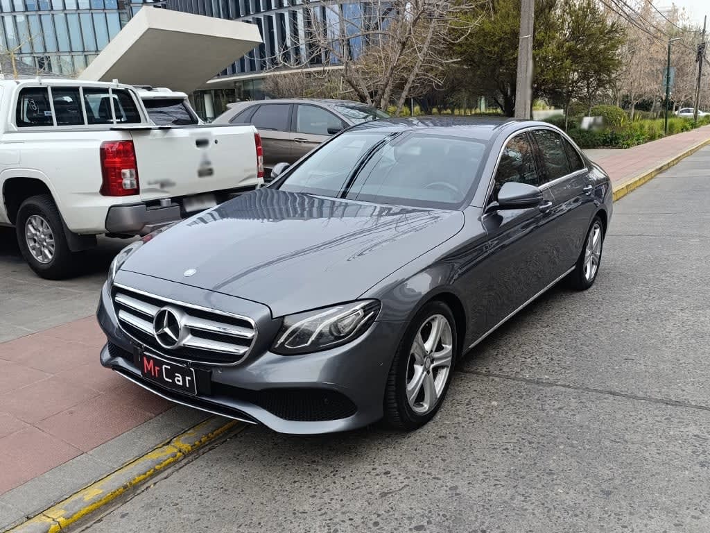 2017 Mercedes-Benz E220 D Gris - Miniatura 2