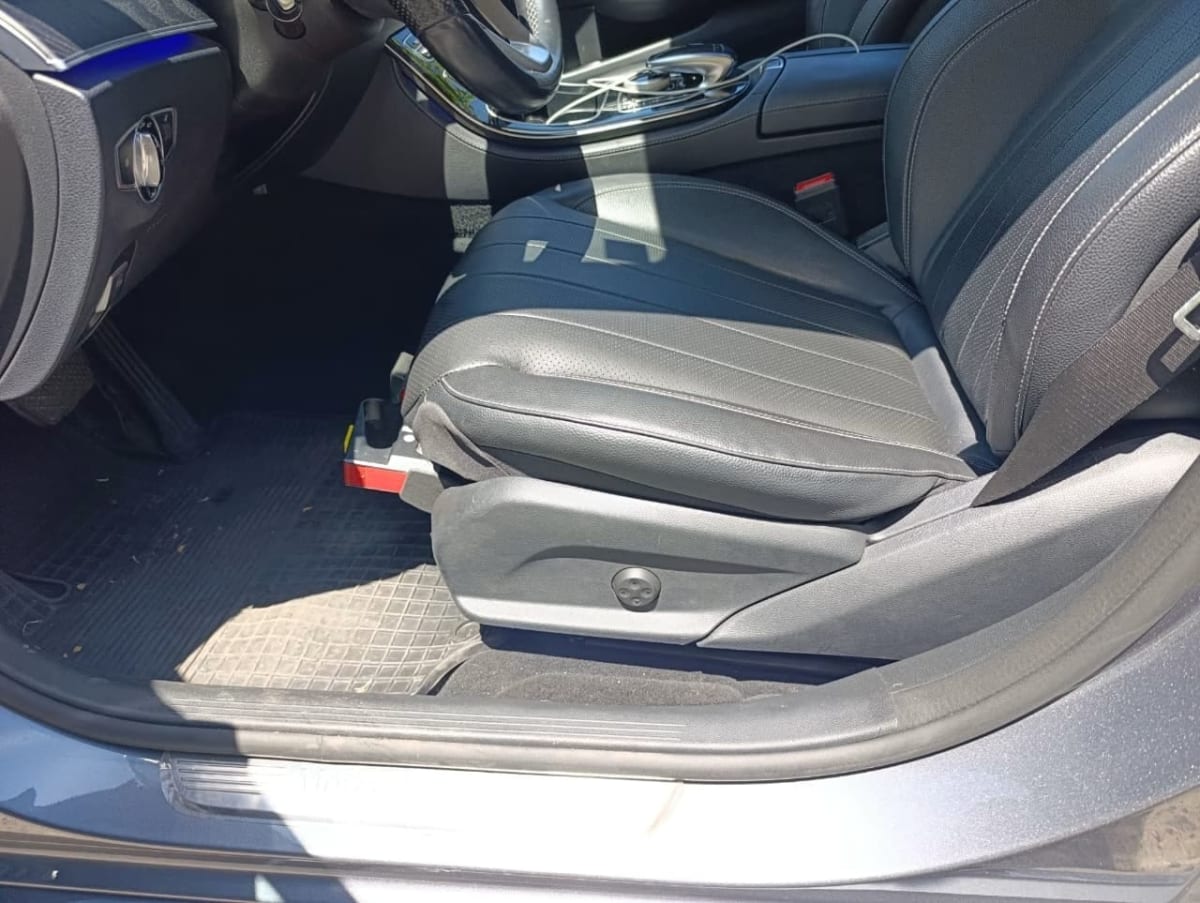 2017 Mercedes-Benz E220 D Gris - Miniatura 10