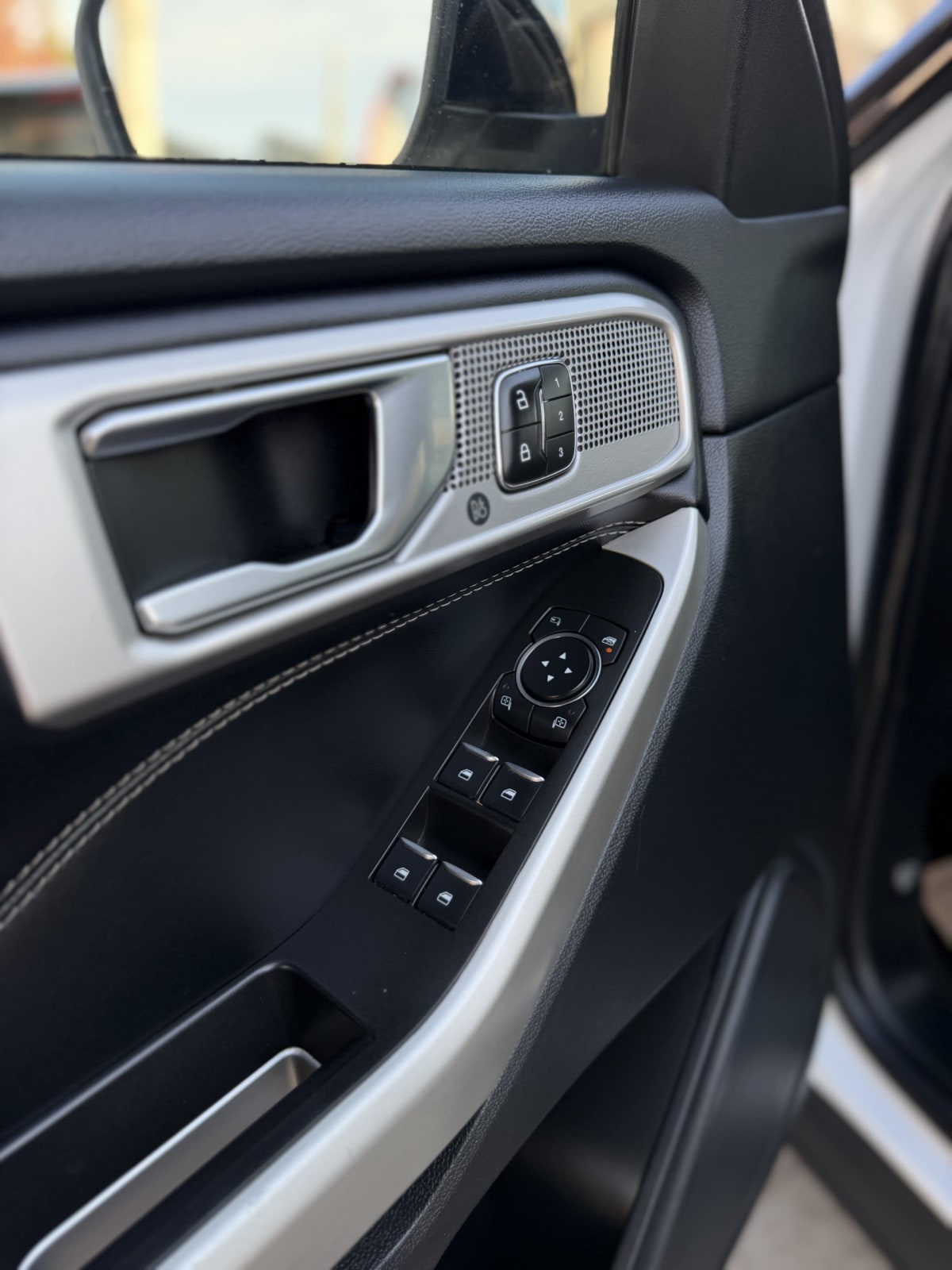 2022 Ford Explorer Limited - Miniatura 7