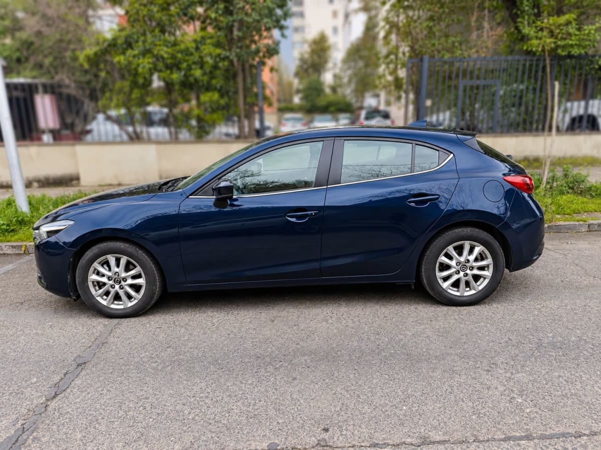 2017 Mazda 3 3 Azul - Miniatura 3