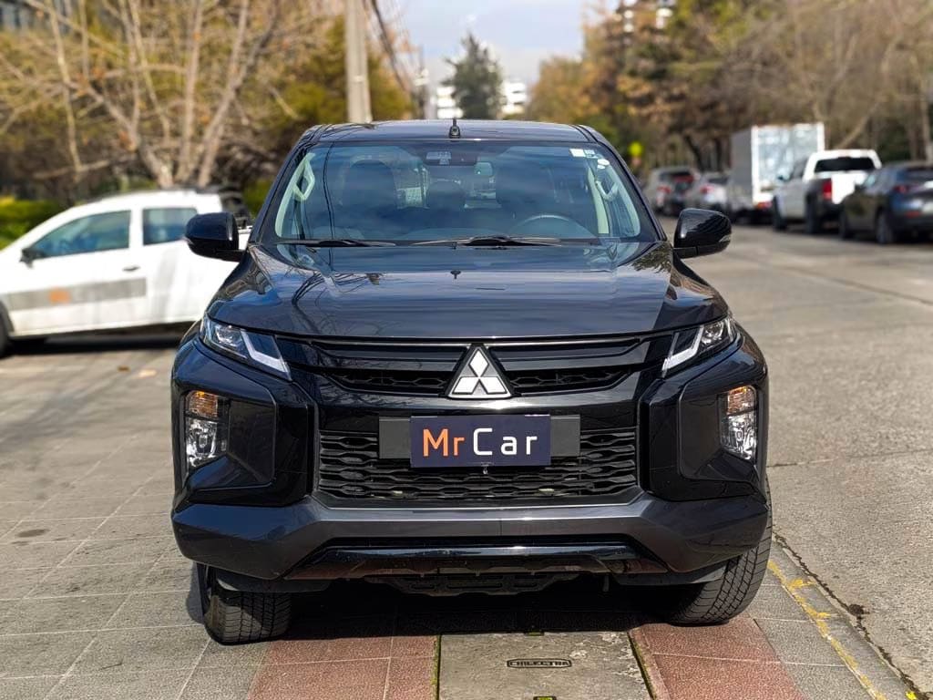 2024 Mitsubishi L200 Gris - Imagen 1