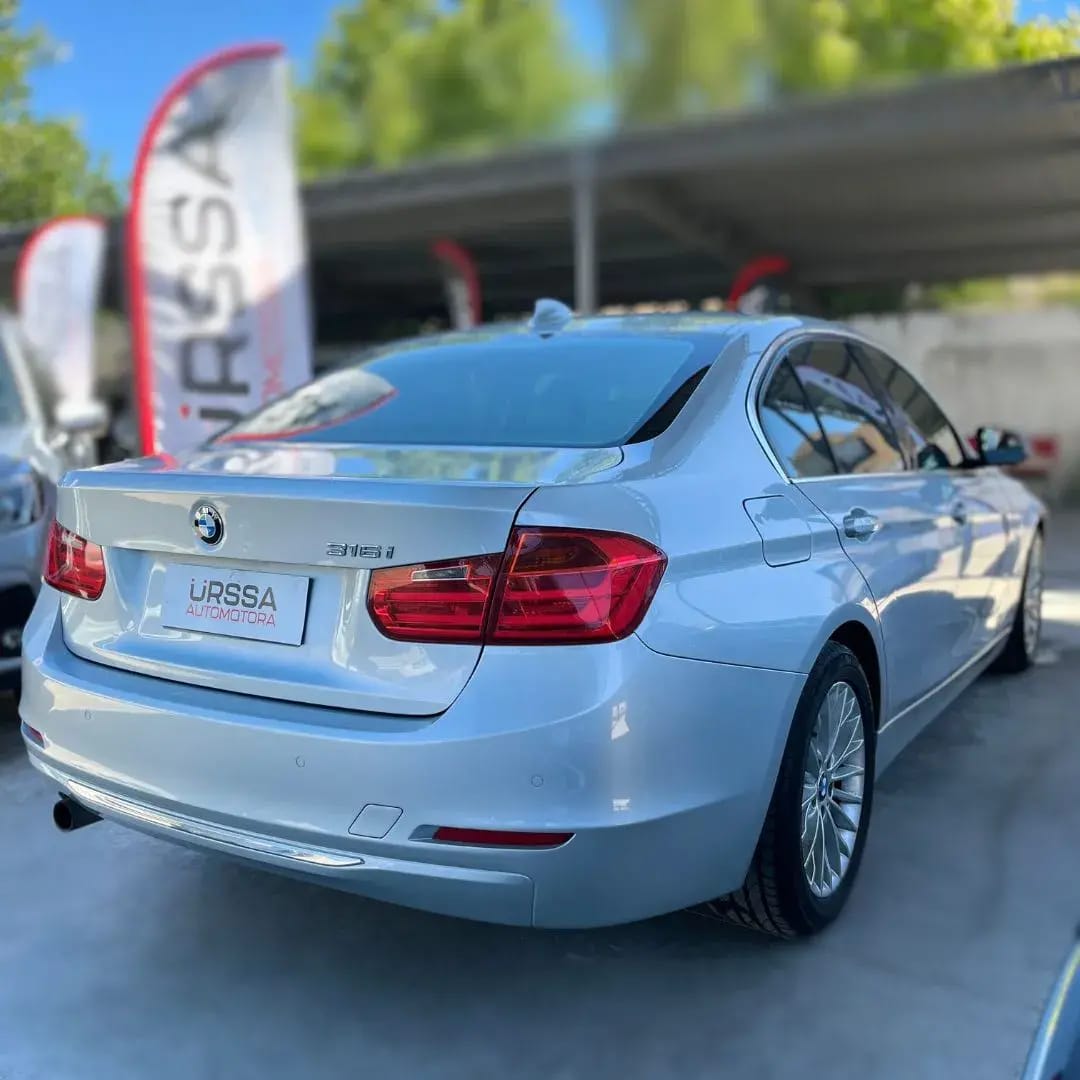 2014 BMW 316i Luxury Plata - Miniatura 4