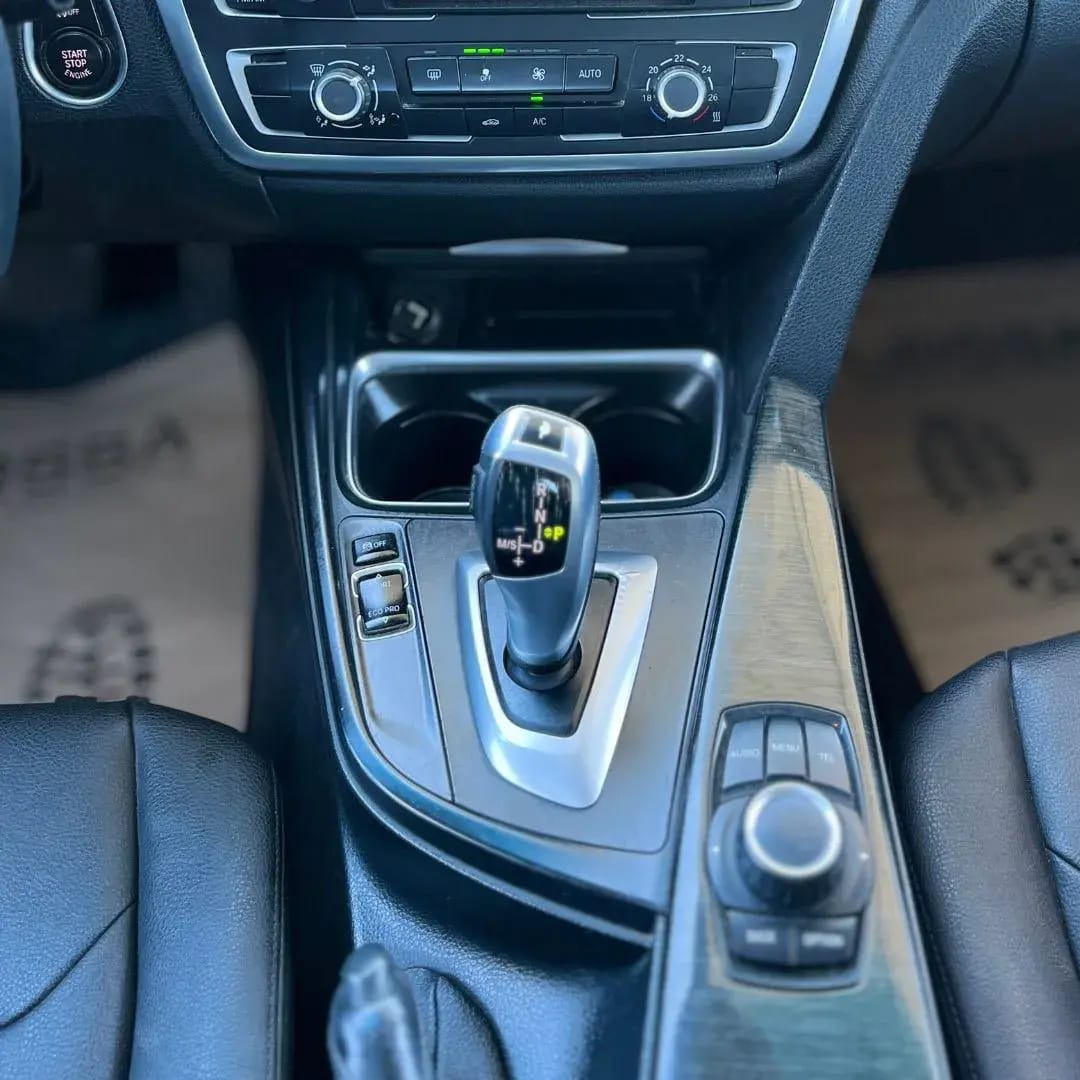 2014 BMW 316i Luxury Plata - Miniatura 9