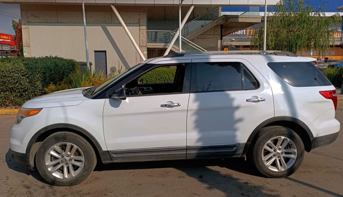 2014 Ford Explorer 4X2 Blanco - Miniatura 3