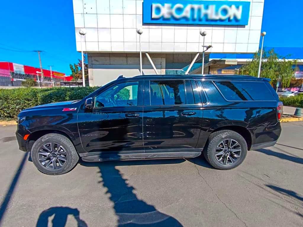 2021 Chevrolet Suburban Z71 Negro - Miniatura 3