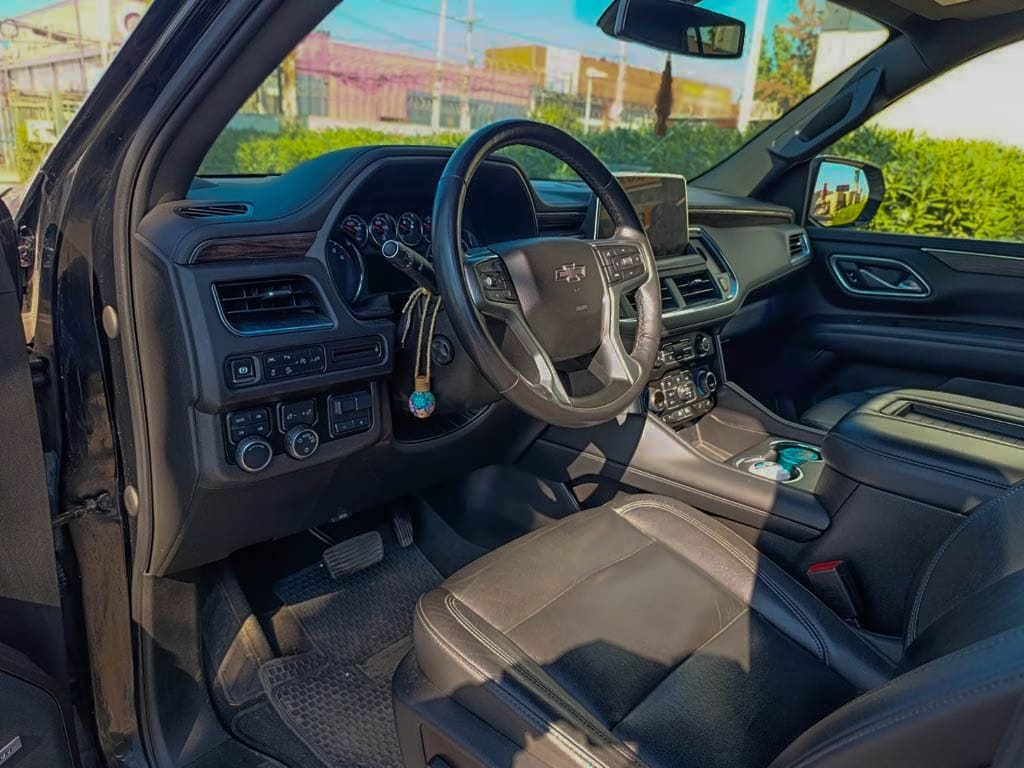2021 Chevrolet Suburban Z71 Negro - Miniatura 6