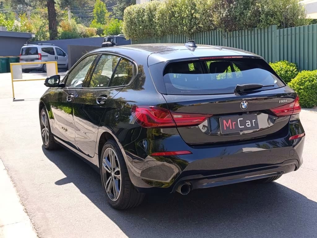 2022 BMW 118i Plus Negro - Miniatura 4