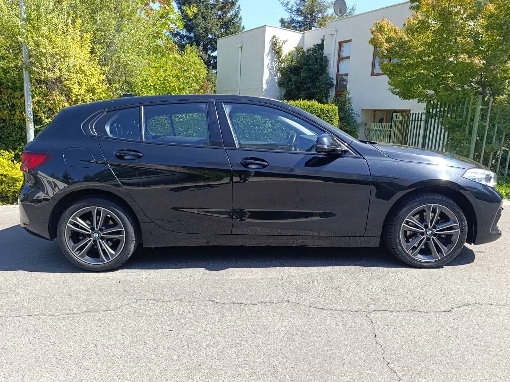 2022 BMW 118i Plus Negro - Miniatura 10