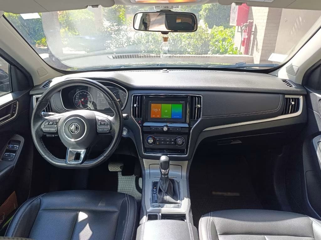 2021 MG RX5 Negro - Miniatura 8