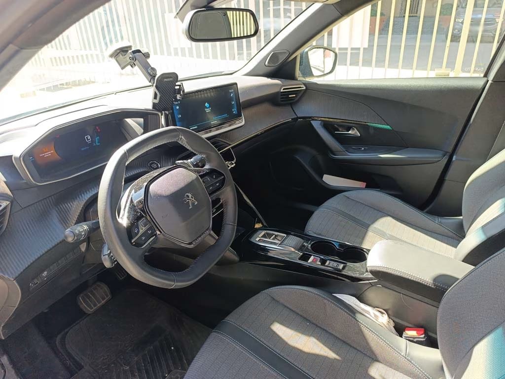 2023 Peugeot 2008 Gris - Miniatura 6