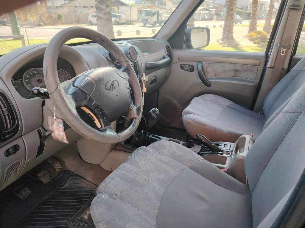 2015 Mahindra PIK UP 4x2 Negro - Miniatura 6