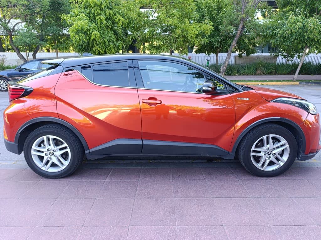 2021 Toyota C-HR Luxury Naranja - Miniatura 9