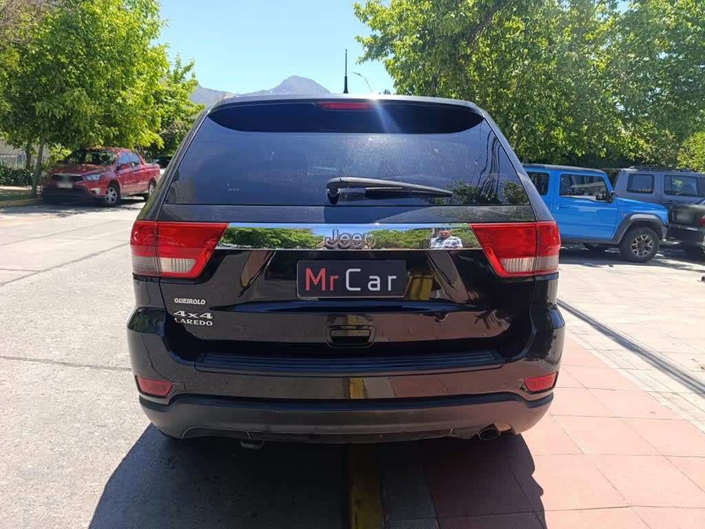 2012 Jeep Grand Cherokee Laredo Negro - Miniatura 5