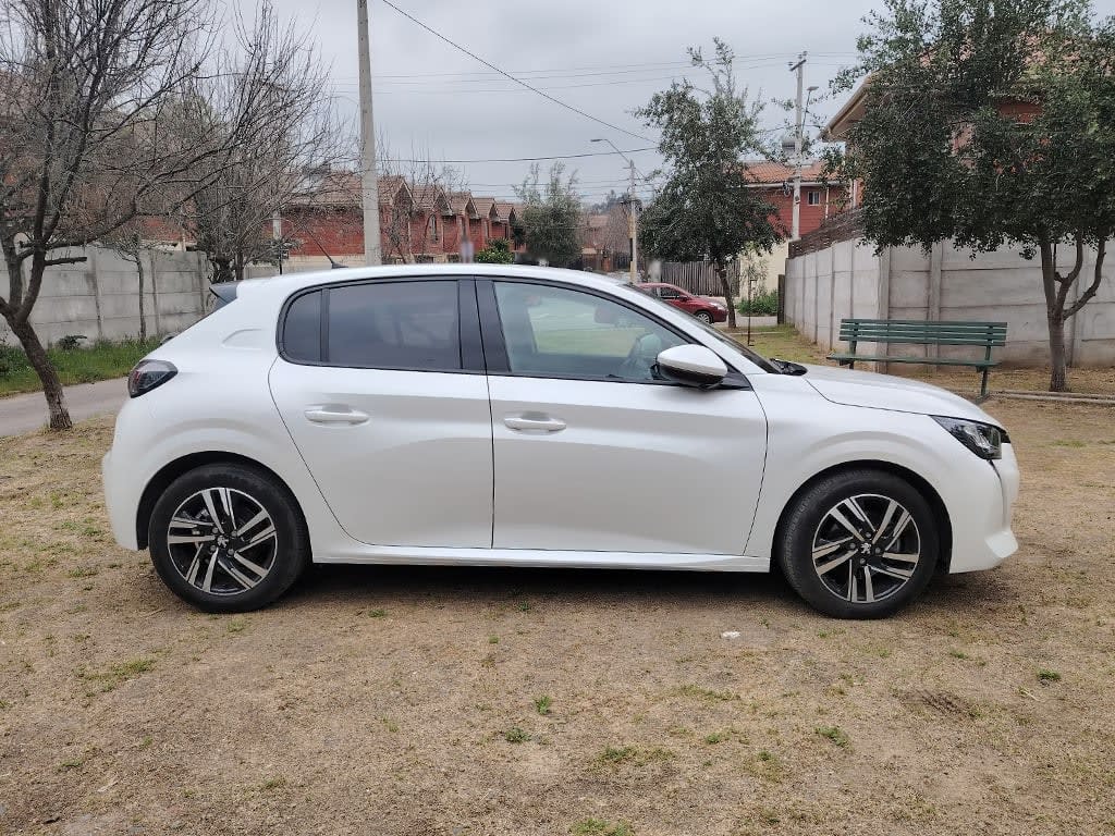 2022 Peugeot 208 Active Blanco - Miniatura 3