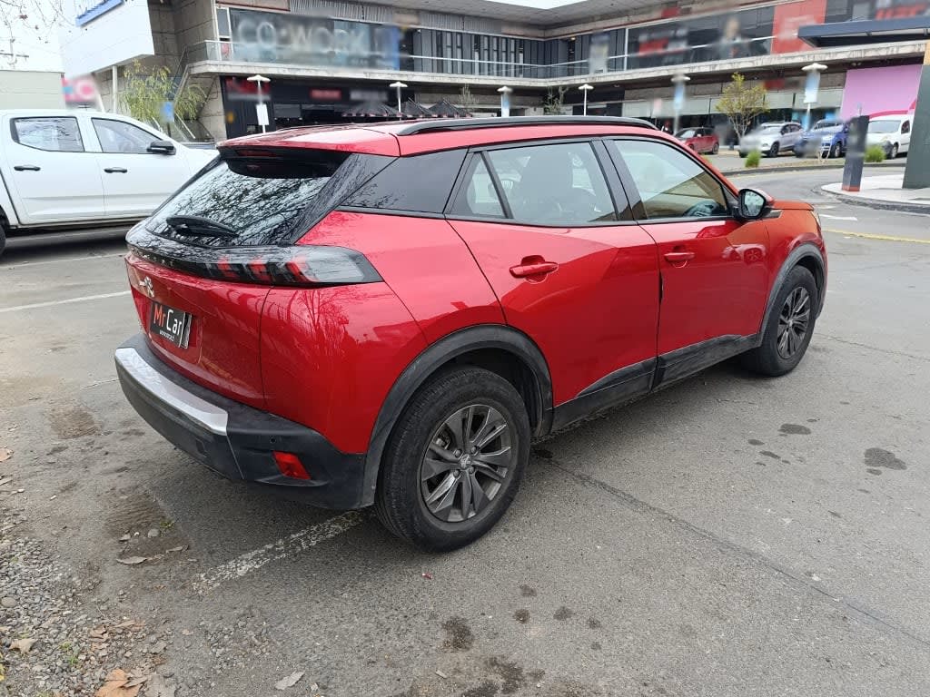 2021 Peugeot 2008 Rojo - Miniatura 4