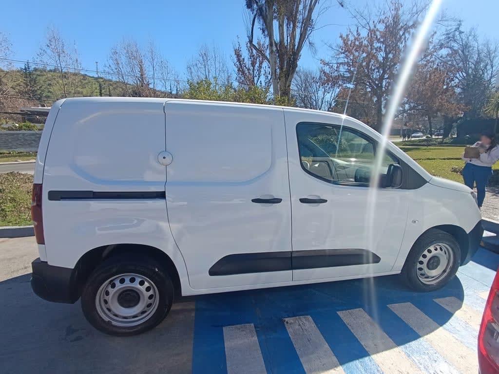 2022 Peugeot Partner Blanco - Miniatura 3