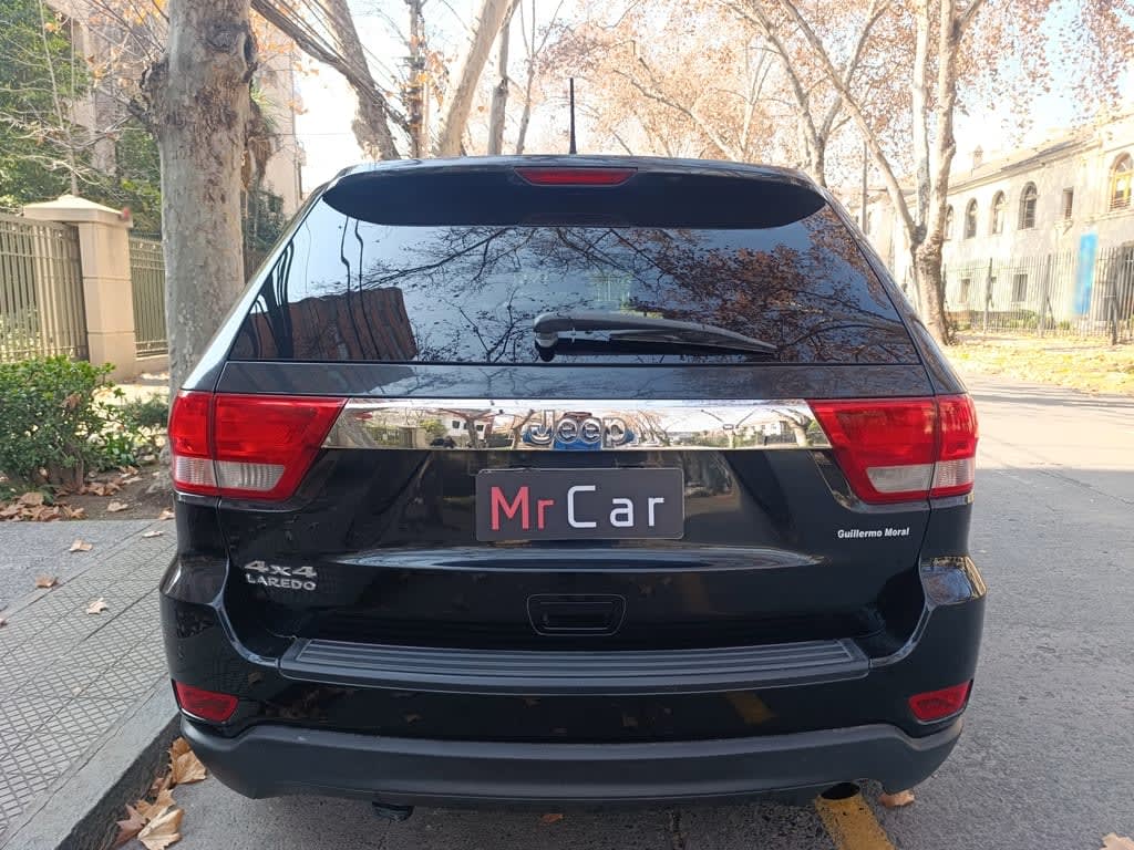 2012 Jeep Grand Cherokee Laredo Negro - Miniatura 5