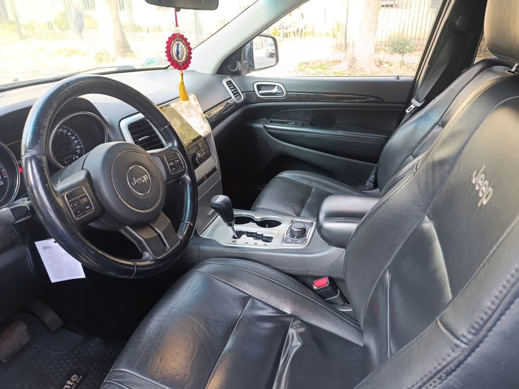 2012 Jeep Grand Cherokee Laredo Negro - Miniatura 6