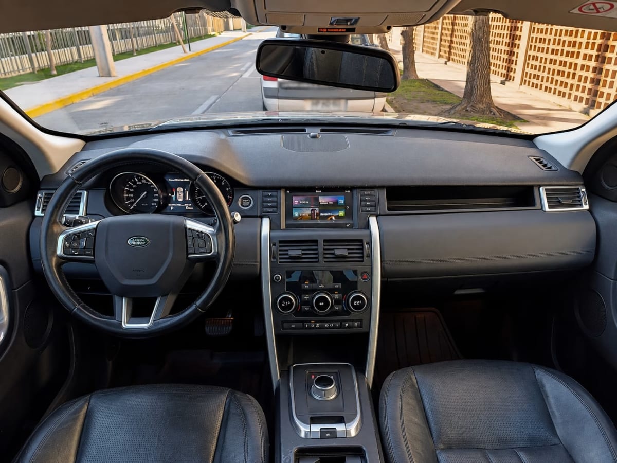 2016 Land Rover Discovery HSE Negro - Miniatura 8