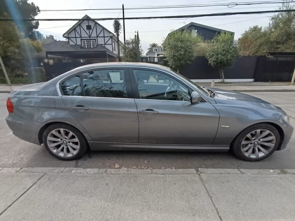 2012 BMW 325 LA Gris - Miniatura 10