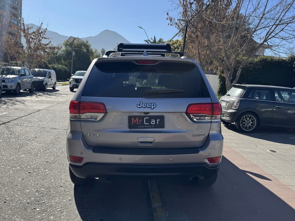 2018 Jeep Grand Cherokee Laredo Plata - Miniatura 5