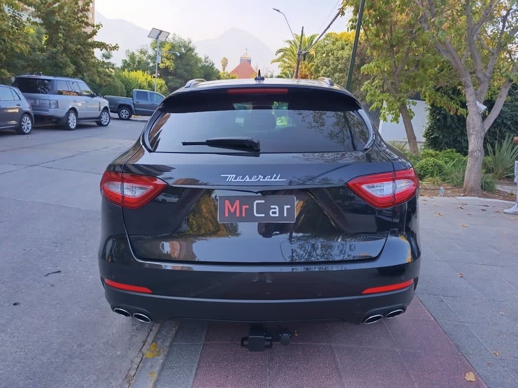 2020 Maserati Levante 4x4 Negro - Miniatura 5