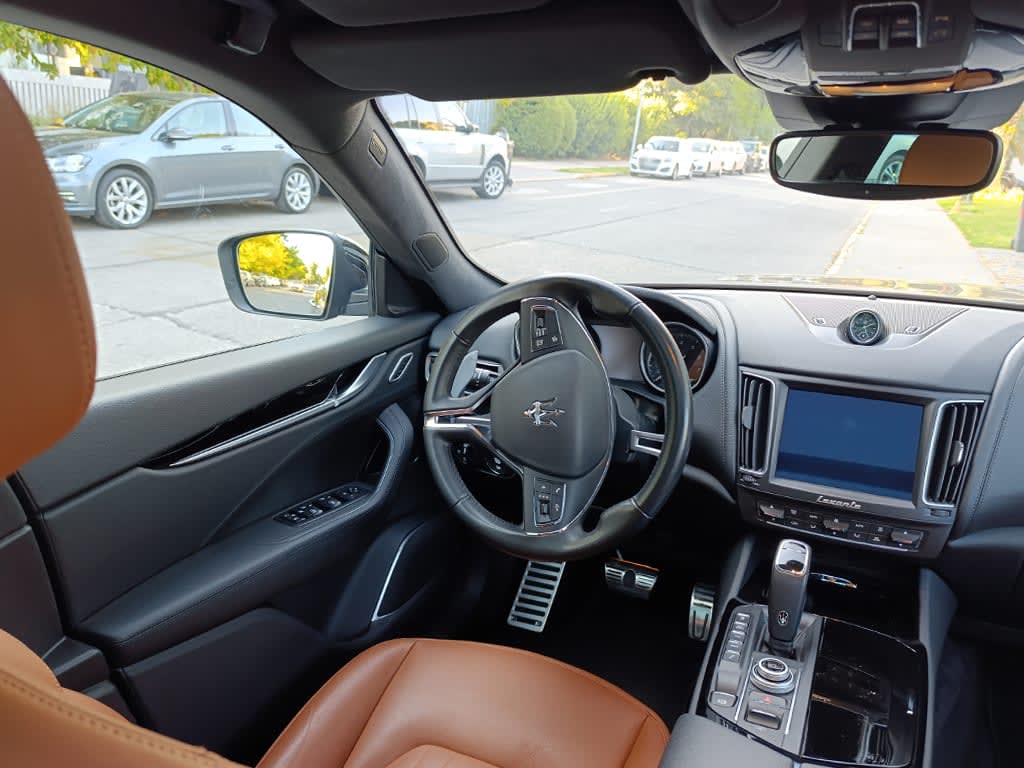 2020 Maserati Levante 4x4 Negro - Miniatura 6