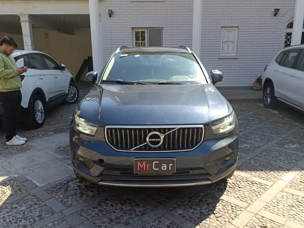 2022 Volvo Xc40 Azul - Imagen 1