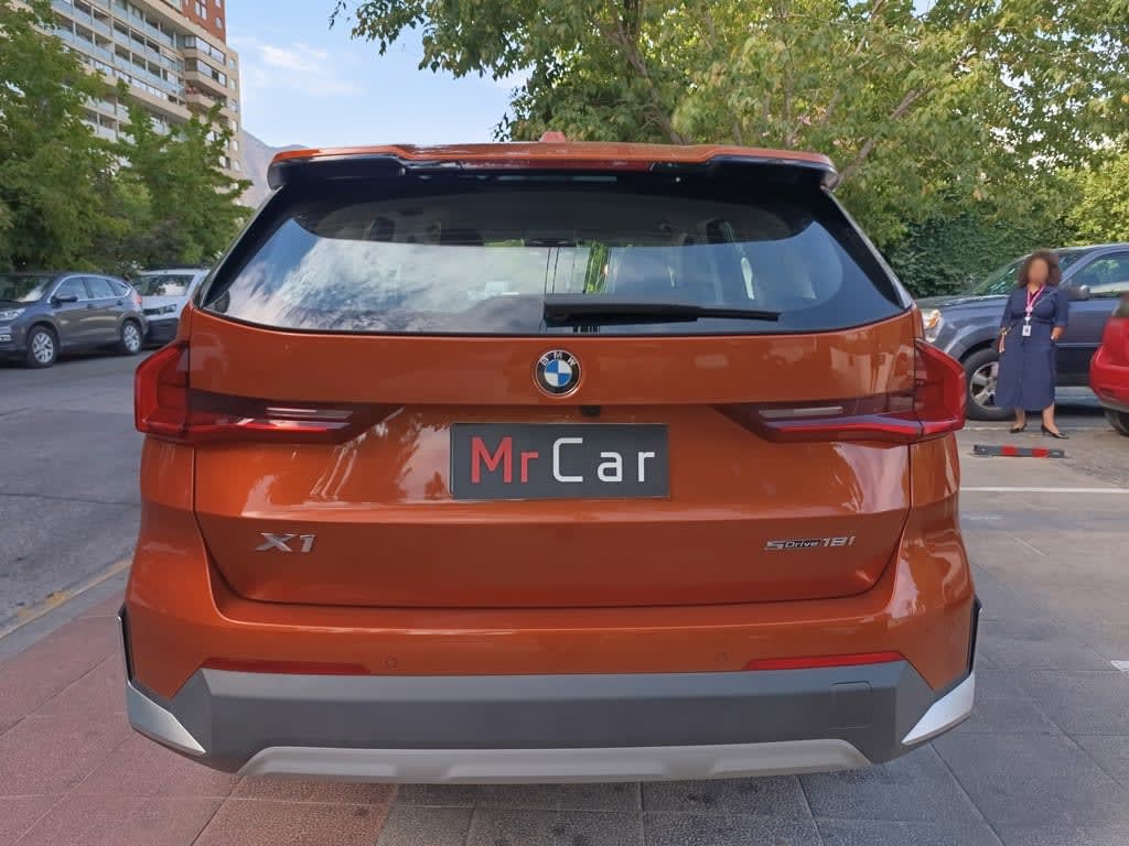 2023 BMW X1 Drive Naranja - Miniatura 5