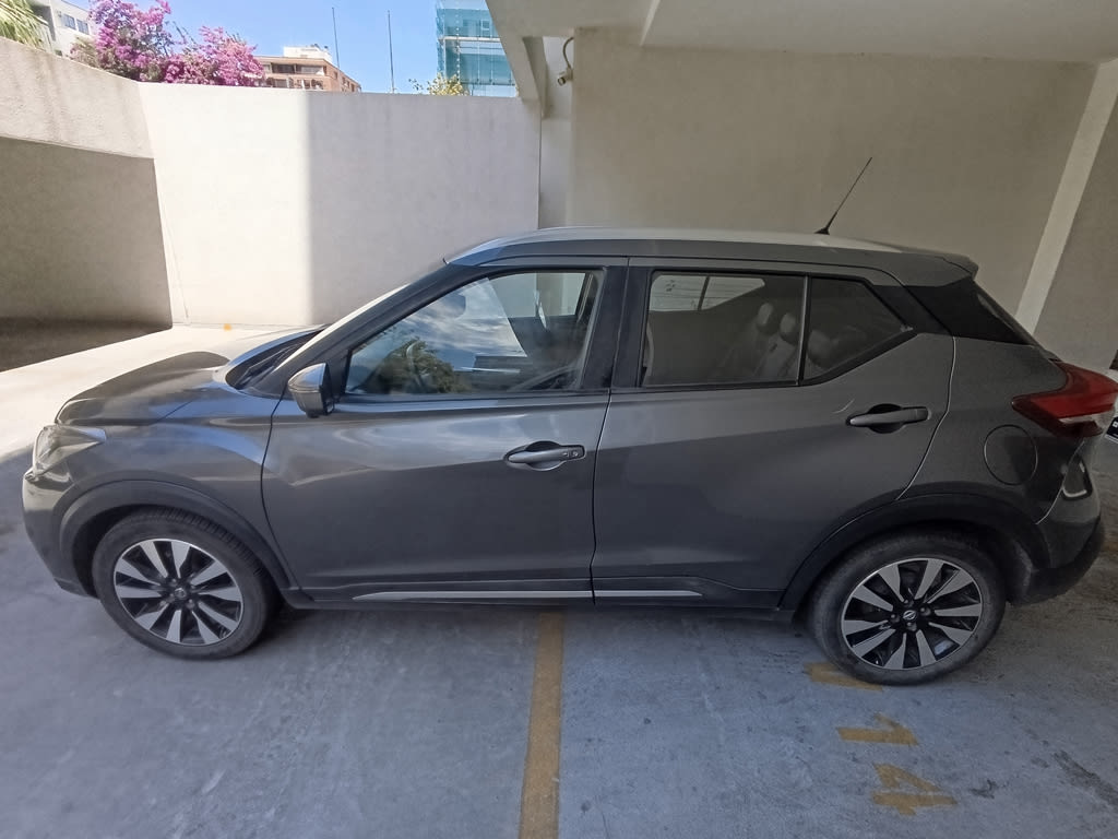 2019 Nissan Kicks Gris - Miniatura 3