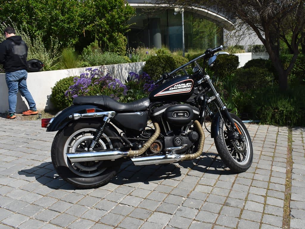 2008 Harley-Davidson 883 Roadster Negro - Miniatura 10