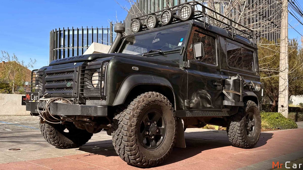 2008 Land Rover Defender Puma Verde - Miniatura 2